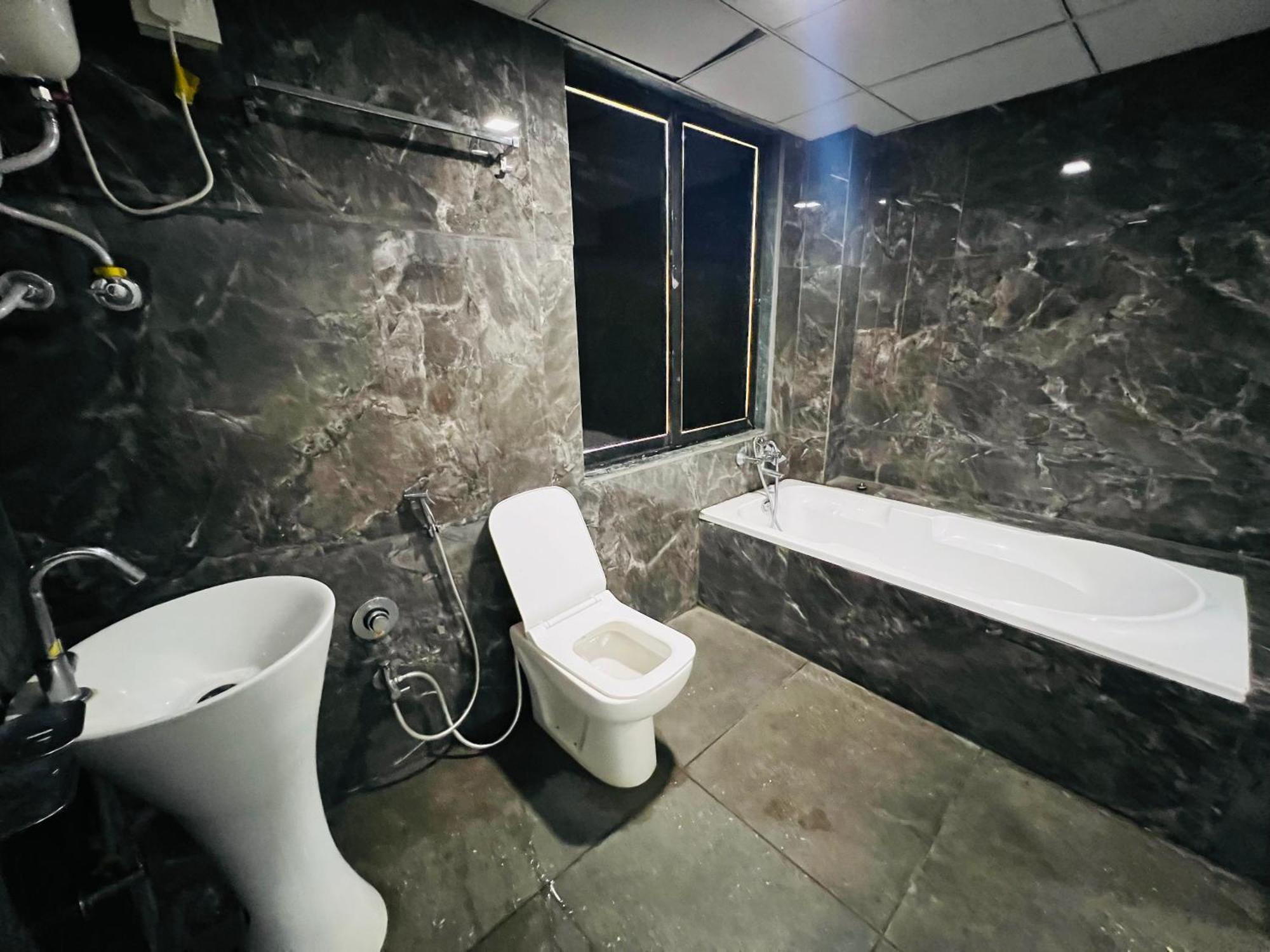 The Valentine Hotel Сурат Екстериор снимка